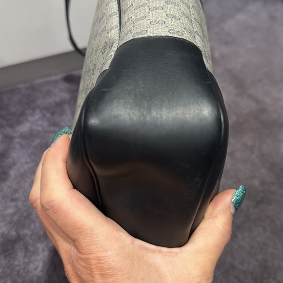 Project bag!!!Gucci Navy shoulder bag… Vintage!  12/2000!  PRICE DROP! - Picture 9 of 17